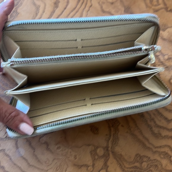 Louis Vuitton Damier Azur long Zippy Wallet-Authentic - Picture 9 of 12